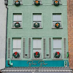 https://bru-bar-hostel.hotel-killarney.com
